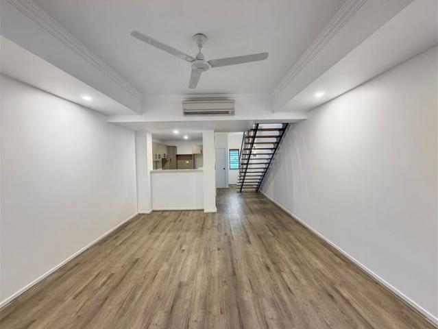 Spacious Top Floor Apartment with Stunning Mountain Views
