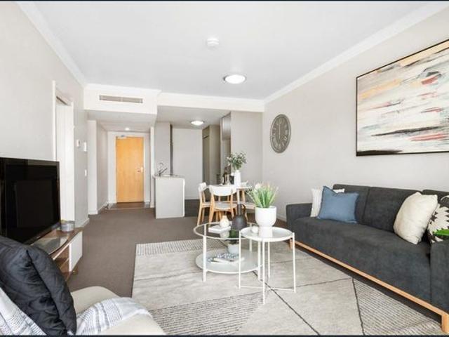 Spacious Top Floor Apartment with Resort Style Facilities