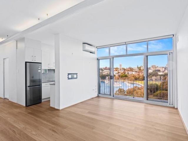 Spacious Top Floor Apartment with Water Views