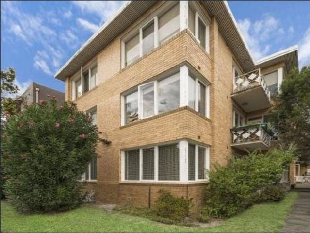 Spacious Top Floor Apartment