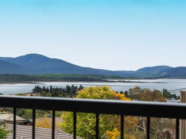 Spacious Top Floor Penthouse with Uninterrupted Alpine Views