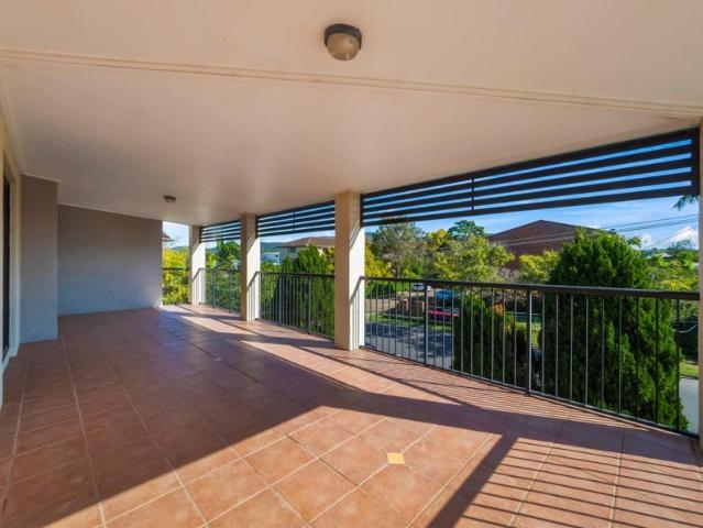 Spacious Top Floor Retreat with an Amazing Entertainer's Balcony