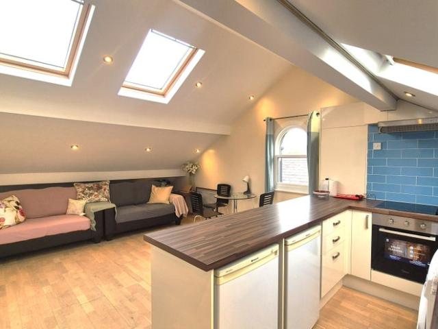 Spacious Top Floor Two Bedroom Apartment