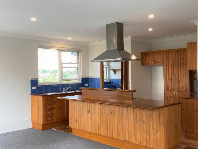 Spacious Top Floor Two Bedroom Unit