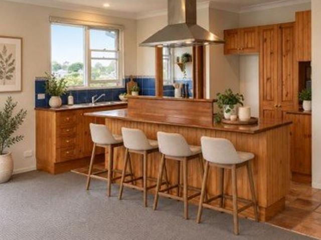 Spacious Top Floor Two Bedroom Unit