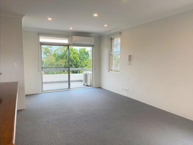 Spacious Top Floor Two Bedroom Unit
