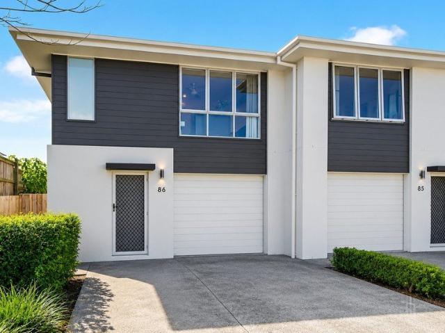 Spacious Town Home in Convenient Location