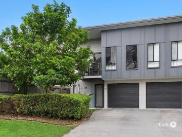 Spacious Town home with Street Frontage!