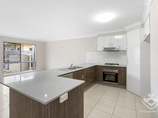 Spacious townhouse close to water front