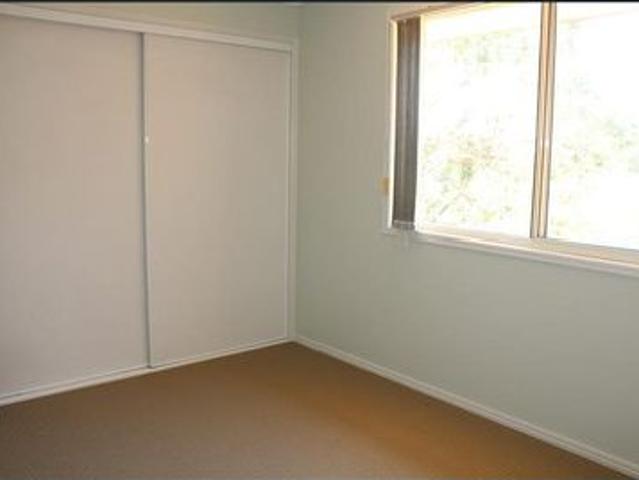 Spacious Townhouse, Backing on to Treed Parkland, away from traffic noise