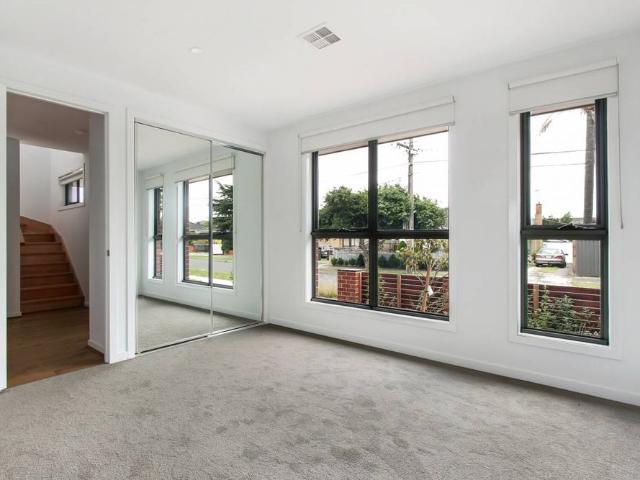 SPACIOUS TOWNHOUSE | GREAT LOCATION | LOW MAINTENANCE
