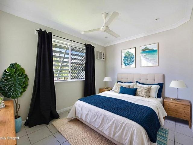 Spacious Townhouse in Central Locale!