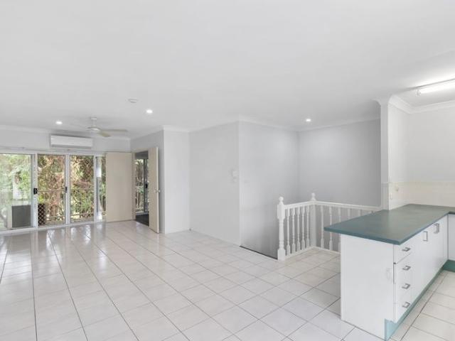 Spacious Townhouse in a Convenient Manunda Location
