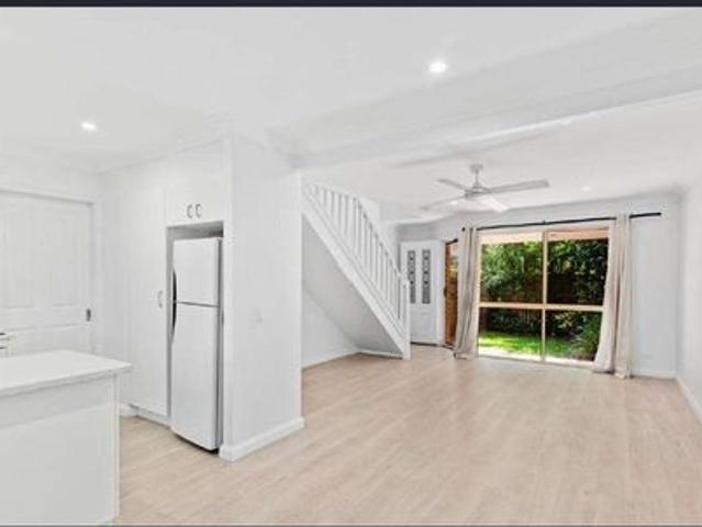 Spacious Townhouse in a Convenient Burleigh Heads Location