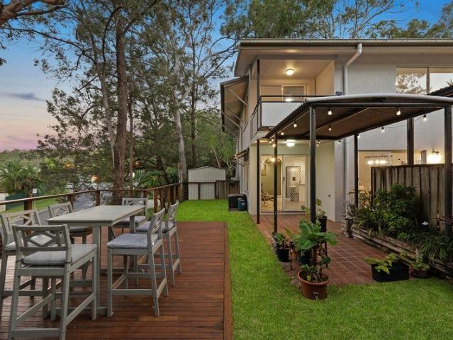 Spacious townhouse in a low maintenance complex on the Ashgrove border