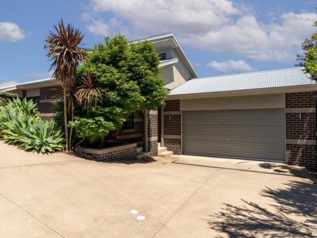 SPACIOUS TOWNHOUSE IN A PEACEFUL LOCATION