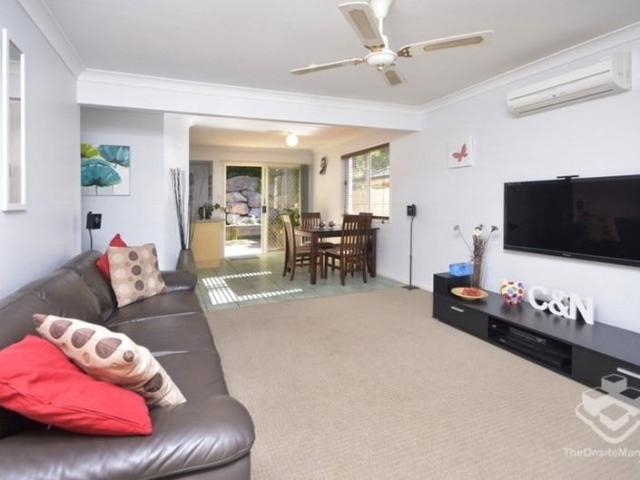 Spacious Townhouse in a Secure and Convenient Complex