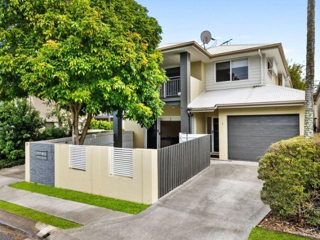Inspect SAT 11am Spacious Townhouse in an Unbeatable Location