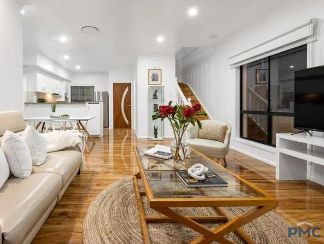 Spacious Townhouse in Boutique Wooloowin Complex