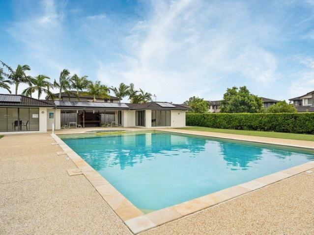 Spacious Townhouse in Gated Complex with Pool
