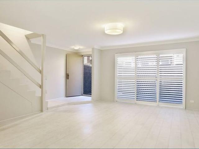 SPACIOUS TOWNHOUSE IN GREAT LOCATION