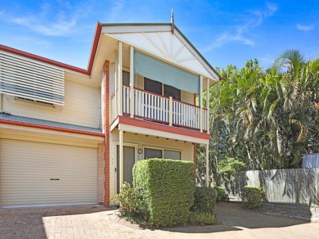 Spacious Townhouse In Greenslopes