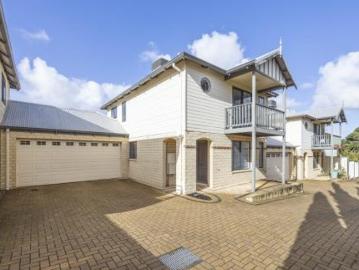 Spacious Townhouse in East Vic Park
