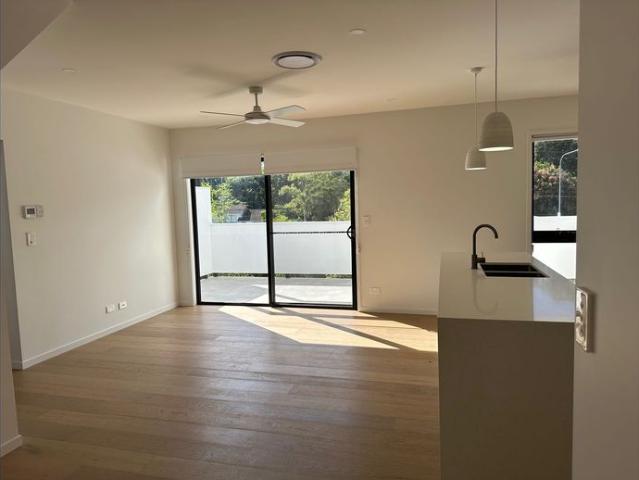 Spacious townhouse in Kenmore