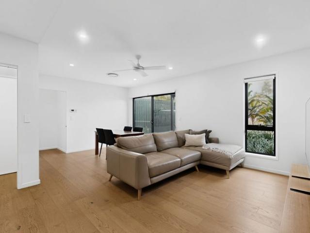 Spacious townhouse in Kenmore