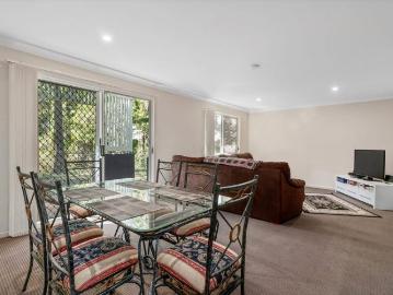 Spacious townhouse in heart of Seven Hills