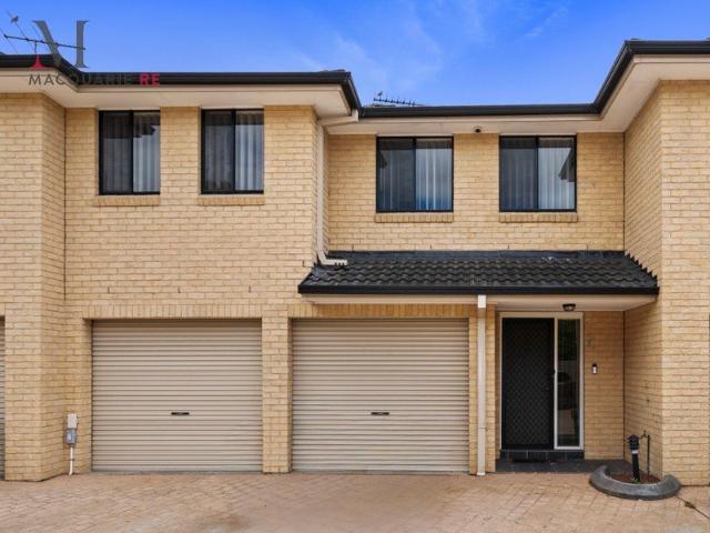 Spacious Townhouse in Immaculate Condition