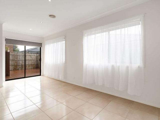 Spacious Townhouse in Mickleham