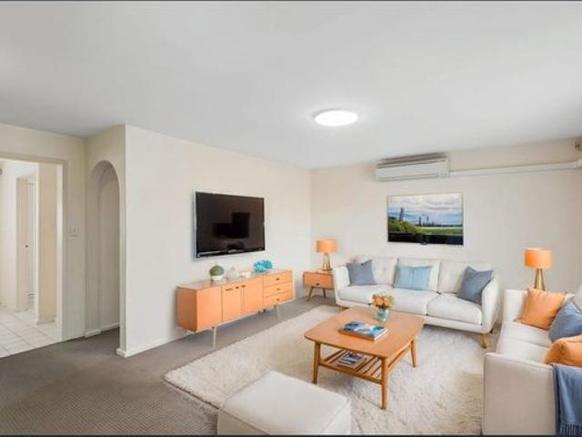 Spacious Townhouse in South Perth