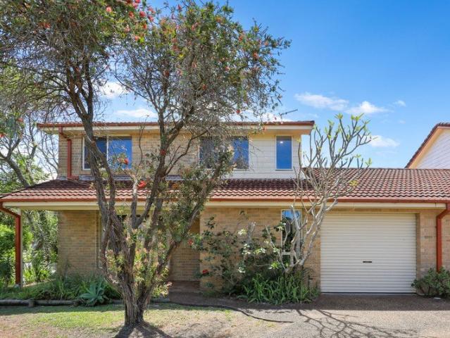 Spacious Townhouse in Salamander Bay