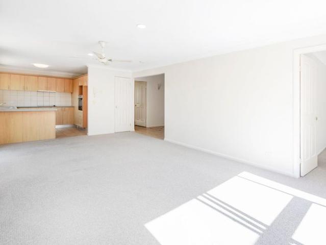 Spacious Townhouse in Prime Ashmore Location