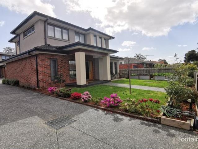 Spacious Townhouse in Prime Hughesdale Location