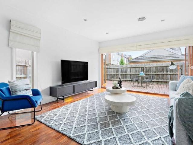 Spacious Townhouse in the McKinnon Secondary College Zone | FLARE REAL ESTATE