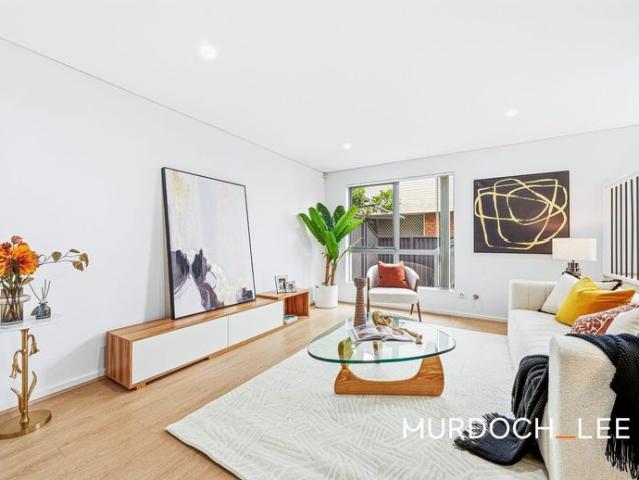 Spacious Townhouse in the Heart of Castle Hill, Walk to Castle Towers & Metro Station