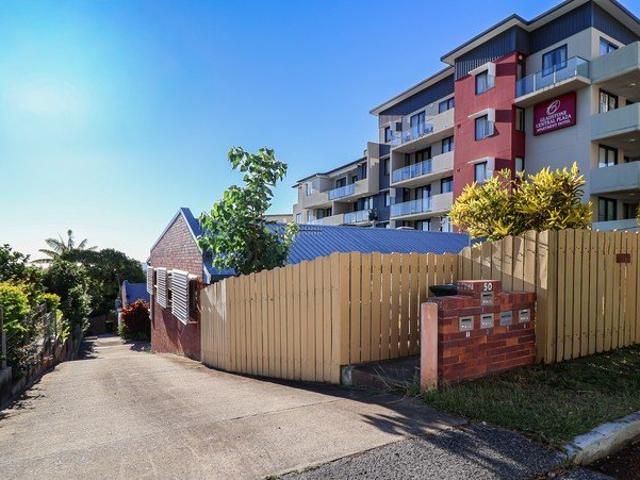APPLICATION APPROVED: SPACIOUS TOWNHOUSE IN THE HEART OF GLADSTONE CENTRAL