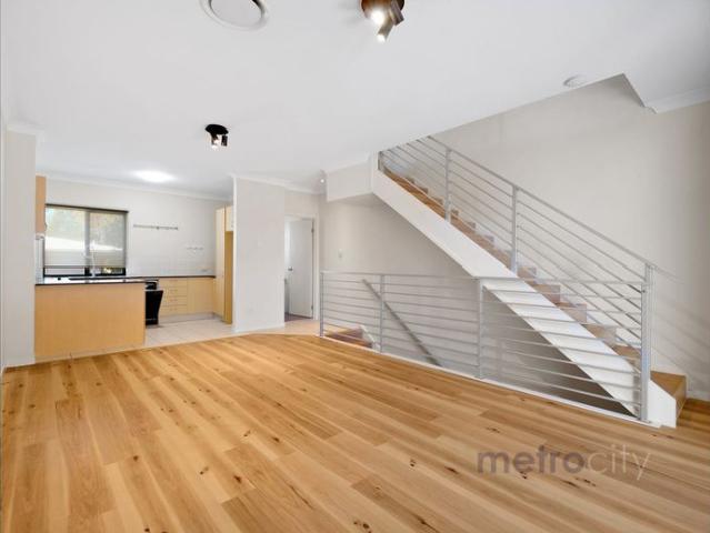 Spacious Townhouse in the Heart of Greenslopes⭐