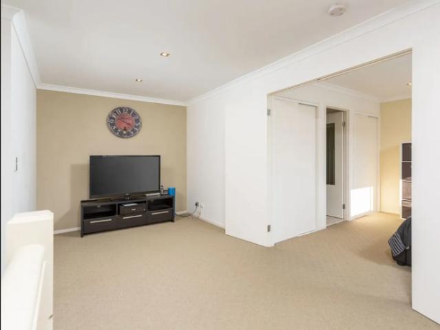 Spacious Townhouse in the Heart of Runaway Bay