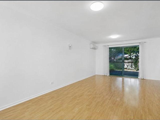 Spacious Townhouse in the Heart of Varsity Lakes