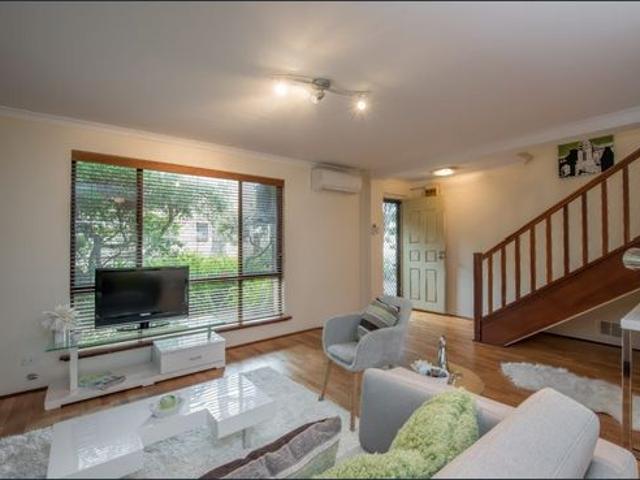 Spacious townhouse in the heat of Leederville