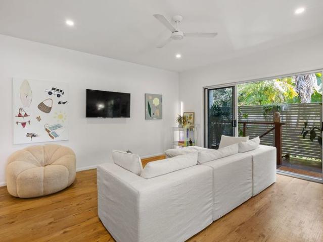 Spacious Townhouse Just a Short Walk to the Beach!