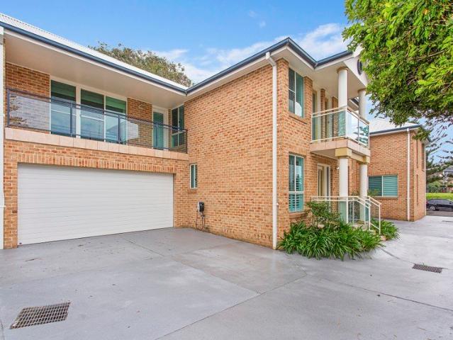 Spacious Townhouse opposite the beach
