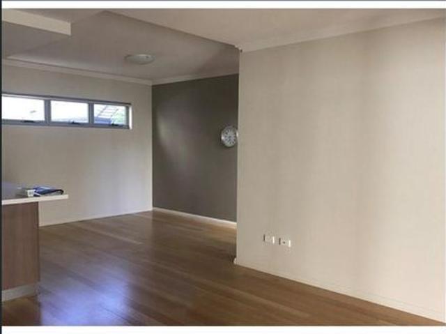 Spacious Townhouse  Lovely Location!