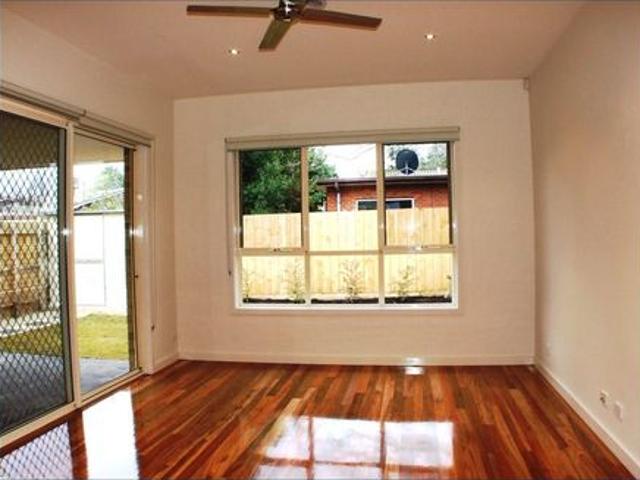 SPACIOUS TOWNHOUSE LIVING – MCKINNON SCHOOL ZONED ADDRESS