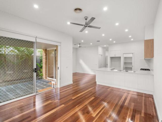 SPACIOUS TOWNHOUSE LIVING – MCKINNON SCHOOL ZONED ADDRESS