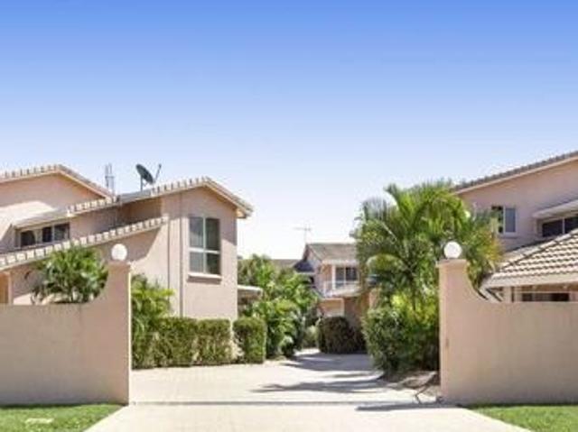 Spacious Townhouse Living Overlooking the Golf Course