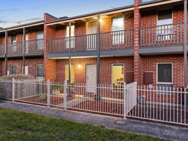 Spacious Townhouse Living in a Convenient Wendouree Location